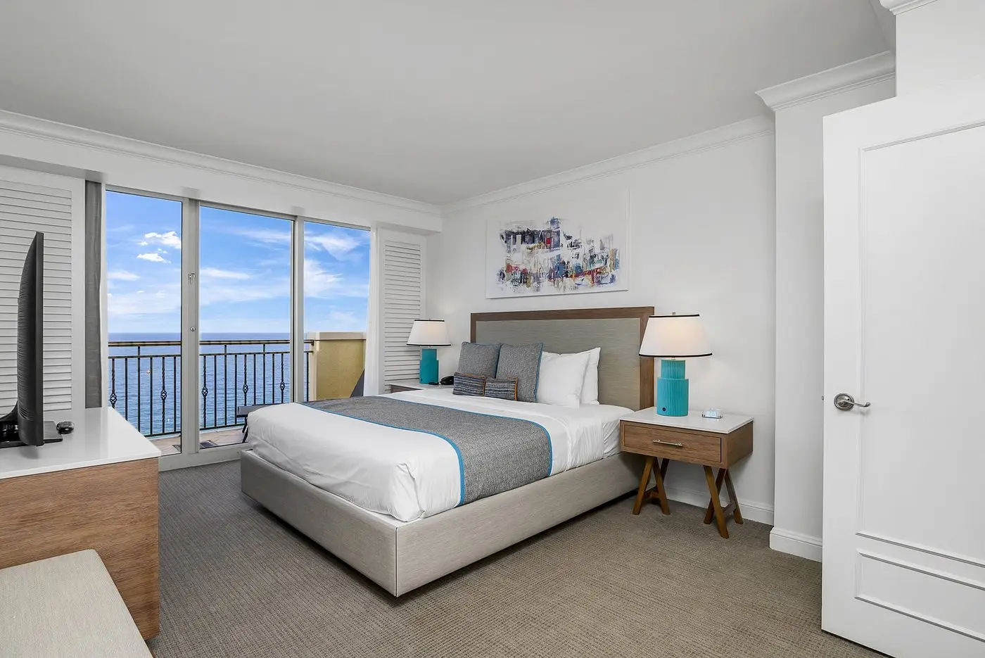 Studio suite with king bed and ocean view